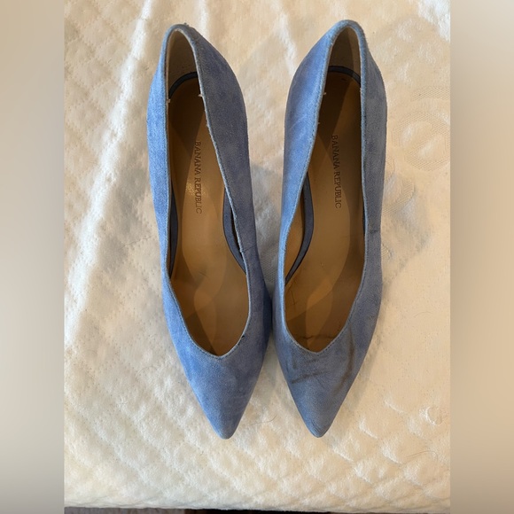 Banana Republic women’s heels, periwinkle blue, suede leather - Picture 1 of 3